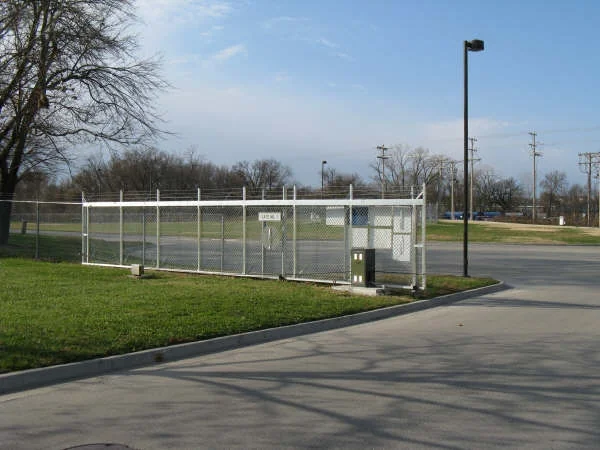 Motorized cantilever gate